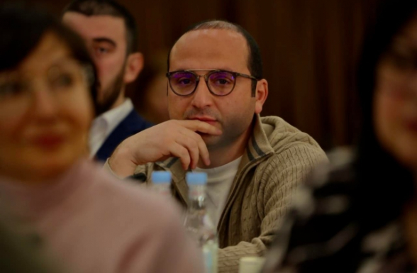 Պատասխան չստանալու պարագայում կարող ենք ասել, որ կառավարությունն էլ է բոյկոտում նիստը ու համամիտ են թանկացմանը…